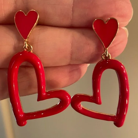 ‼️SOLD‼️Red Heart Dangle Earrings - Picture 4 of 6